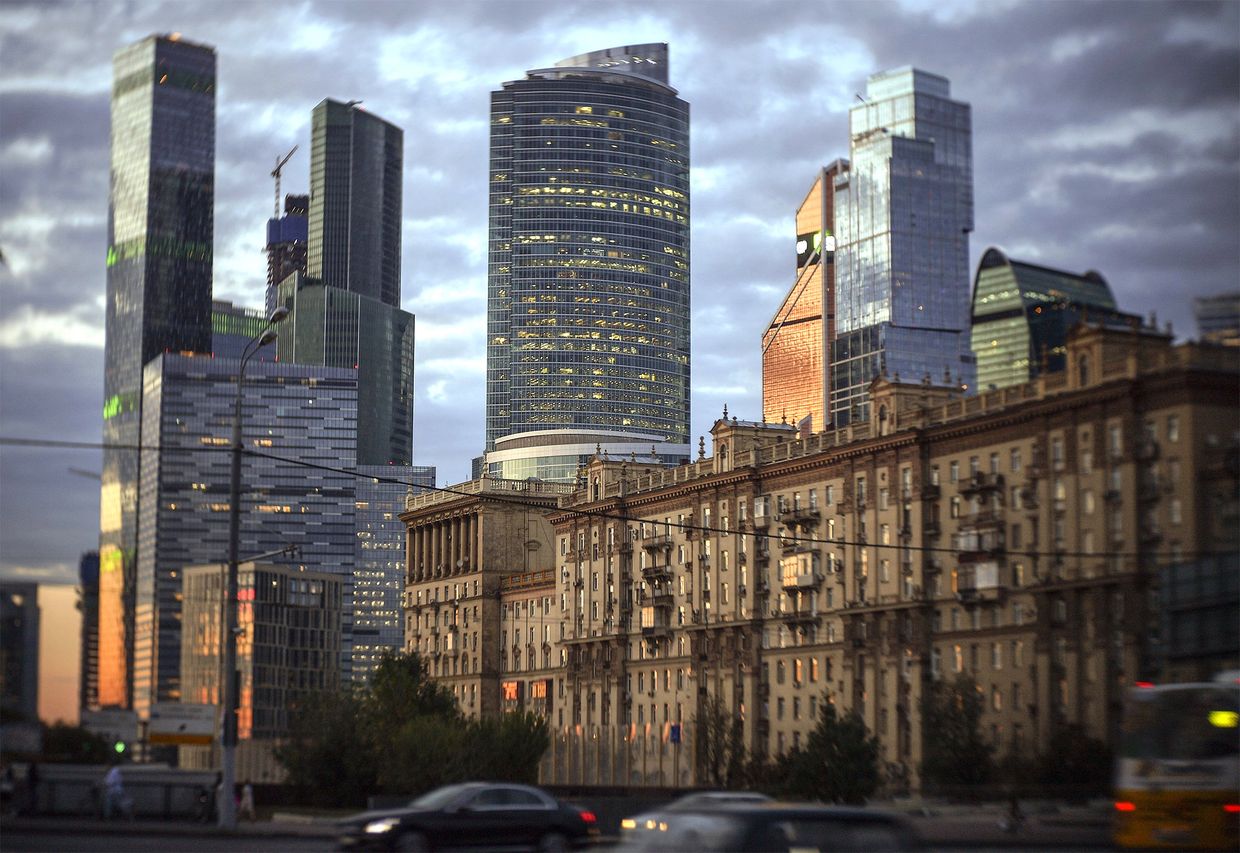 Небоскребы Московского международного делового центра Москва-сити на фоне Кутузовского проспекта