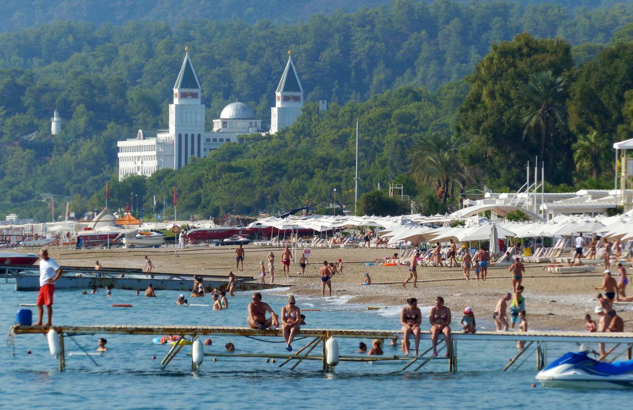 Пляж одного из курортов Антальи