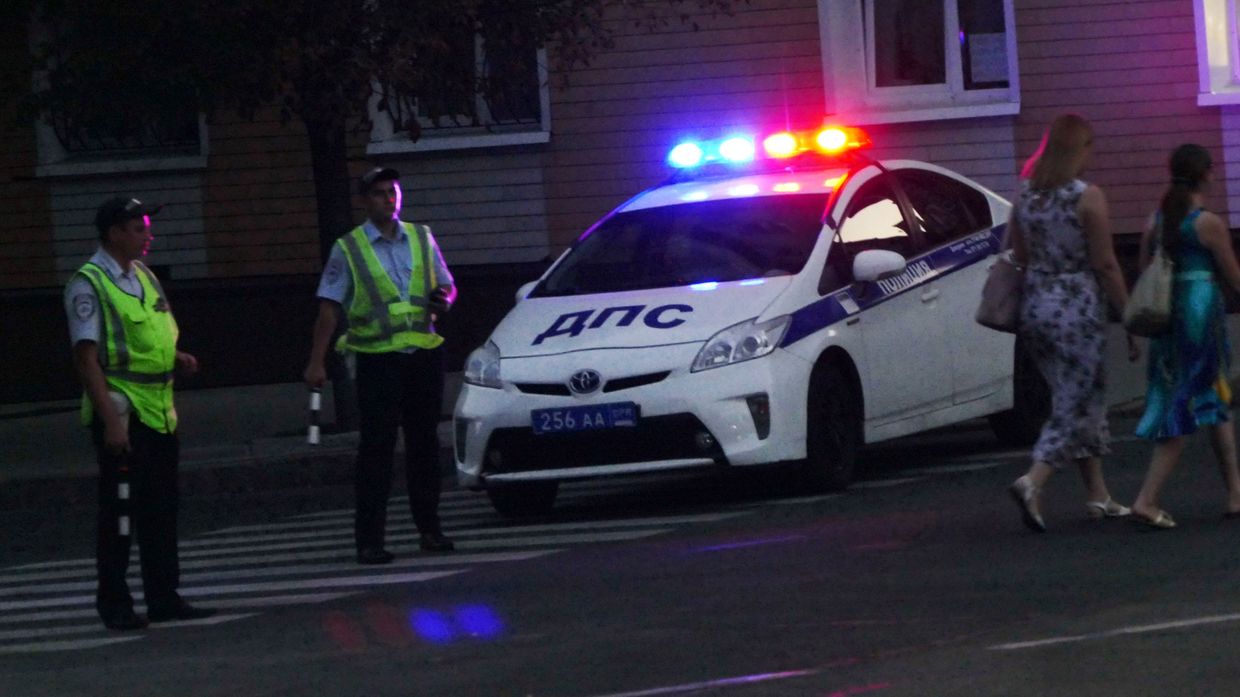Сотрудники полиции возле в кафе Сепар, в результате которого погиб глава ДНР Александр Захарченко