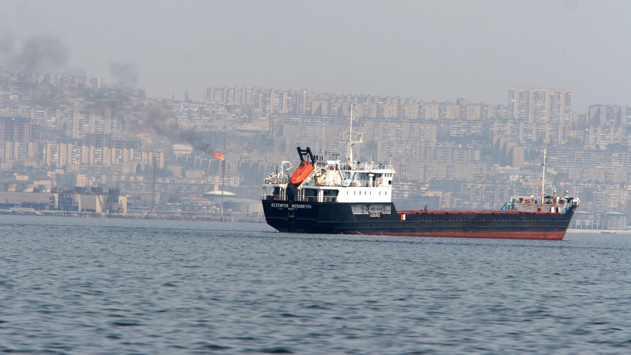 Танкер перед выходом в Каспийское море