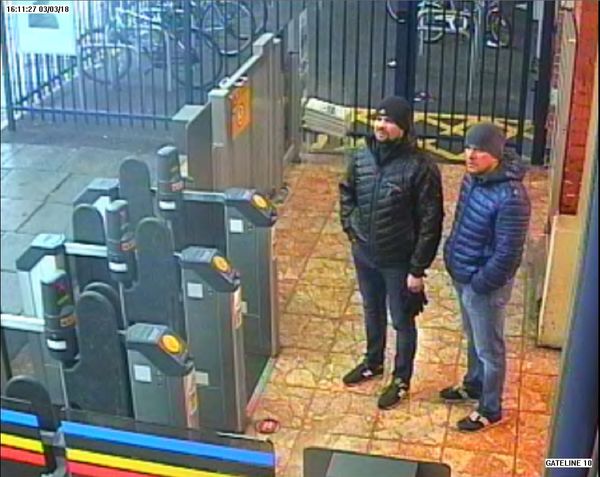 Подозреваемые в попытке убийства Сергея Скрипаля и его дочери Юлии в Солсбери Александр Петров и Руслан Боширов 