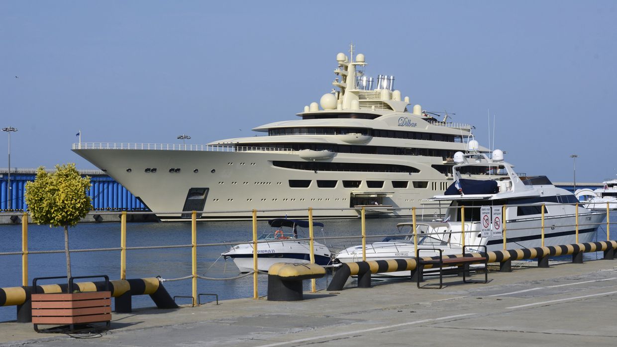Яхта Dilbar пришвартовалась в Сочи Яхта Dilbar пришвартовалась в Сочи