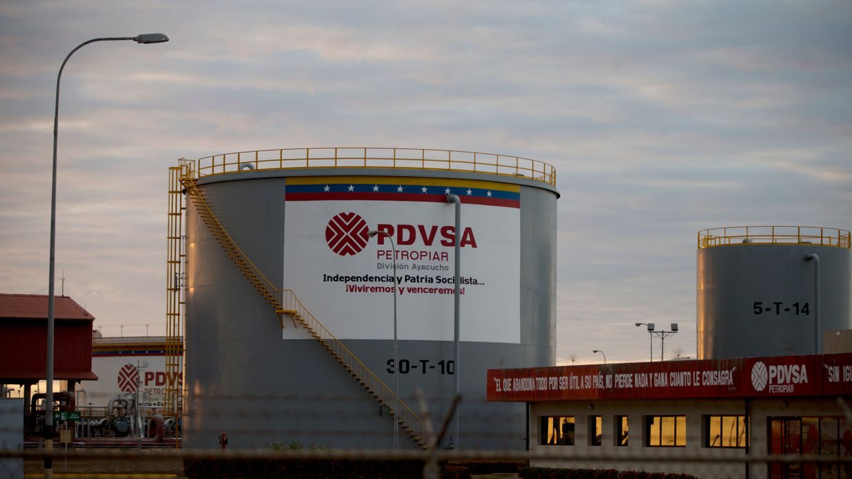 Нефтехранилище компании Petroleos de Venezuela