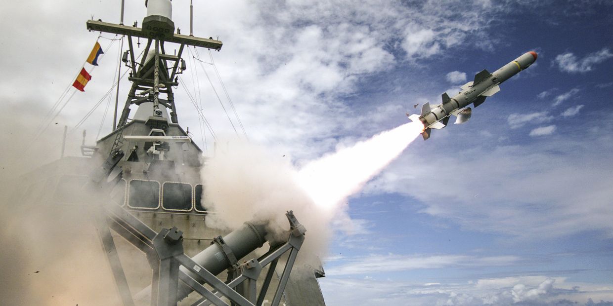 Пуск противокорабельной ракеты US-AGM-84 Harpoon Block II («Гарпун»)