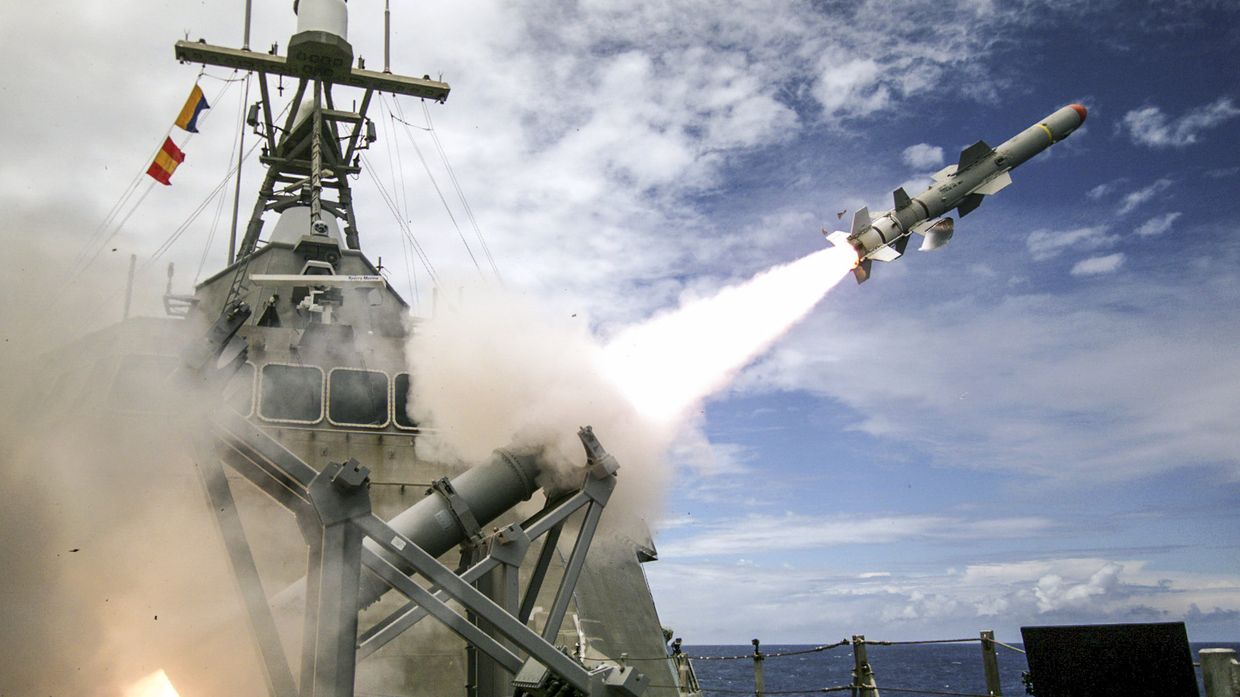 Пуск противокорабельной ракеты US-AGM-84 Harpoon Block II («Гарпун»)