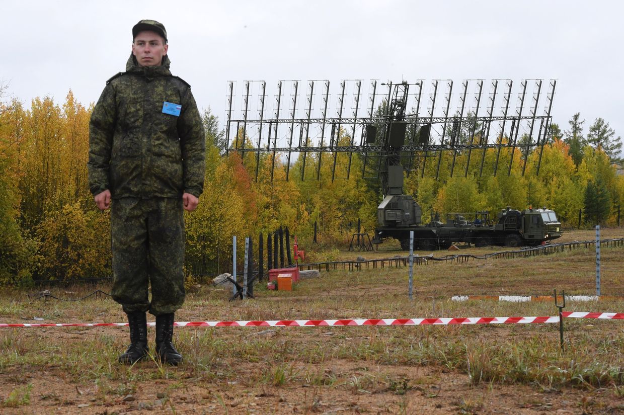 Военнослужащий во время военных учений Восток-2018 во Владивостоке