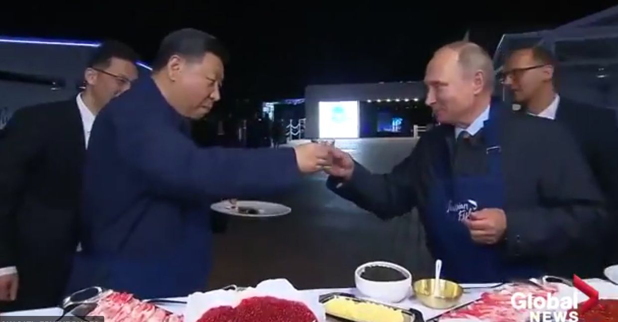 Путин, Си, блины и икра