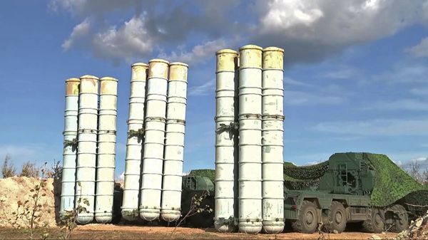 Зенитные ракетные комплексы С-300 на учениях ПВО в рамках манёвров «Восток-2018» Зенитные ракетные комплексы С-300 на учениях ПВО в рамках манёвров «Восток-2018»