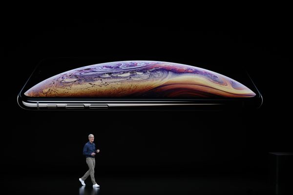 Генеральный директор Apple Тим Кук во время презентации новых iPhone