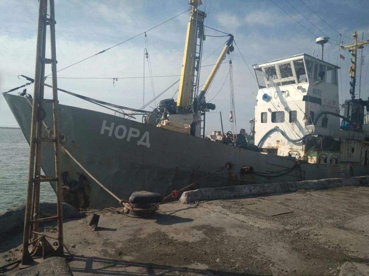 Задержанное рыболовецкое судно Норд в украинской части территориальных вод Азовского моря. 26 марта 2018