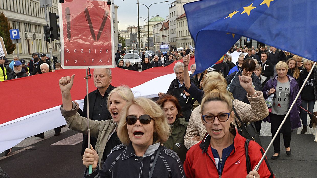Протесты против политики правительства и президента Анджея Дуды, Варшава Протесты против политики правительства и президента Анджея Дуды, Варшава