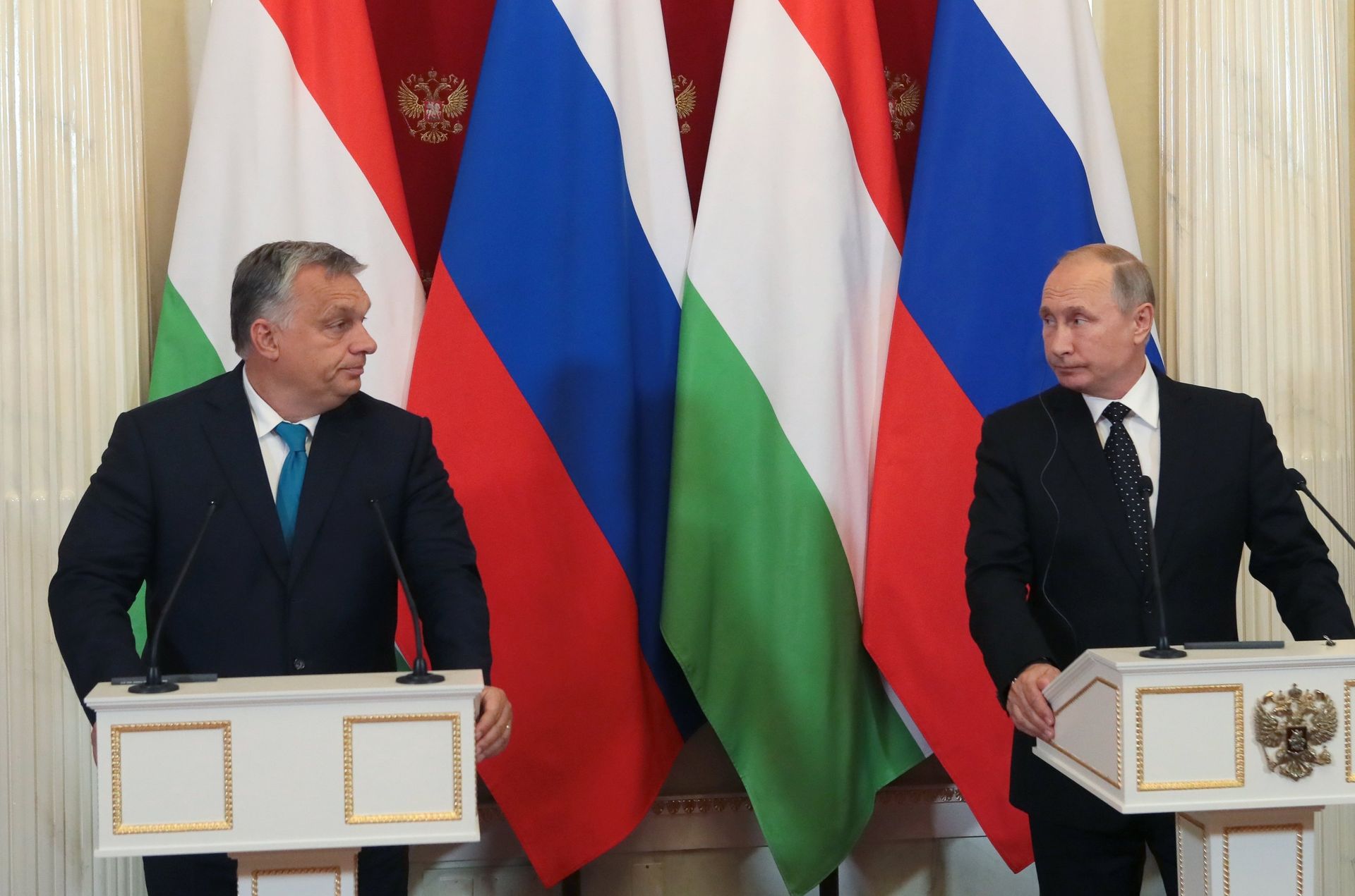 Президент РФ Владимир Путин и премьер-министр Венгрии Виктор Орбан во время совместной пресс-конференции по итогам встречи - ИноСМИ, 1920, 16.11.2020