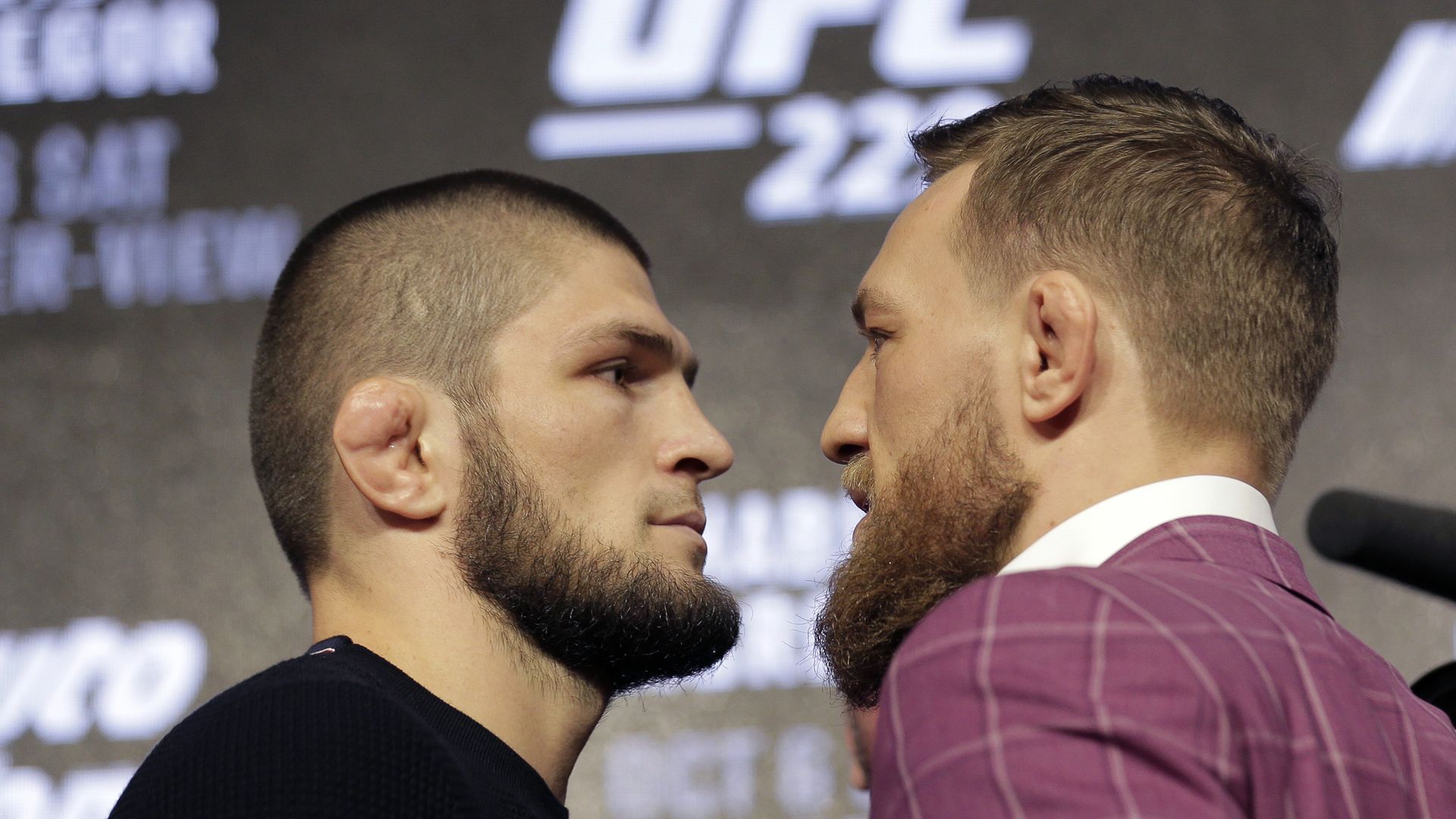 Хабиб Нурмагомедов и Конор Макгрегор (справа) - ИноСМИ, 1920, 06.11.2020