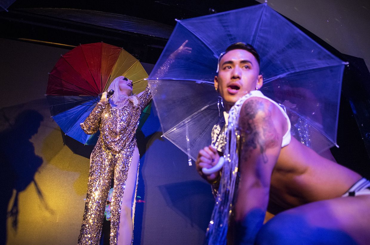Выступление артистов во время открытия мероприятия ShanghaiPRIDE
