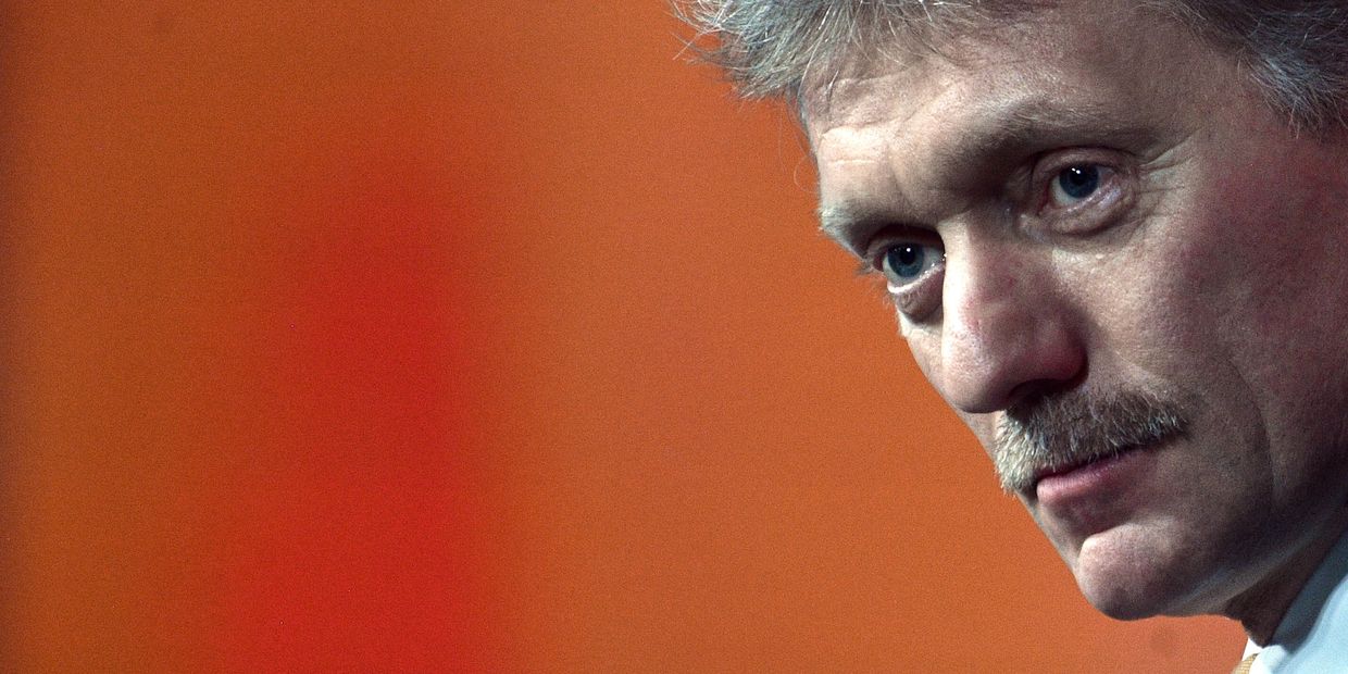 Дмитрий Песков во время ежегодной большой пресс-конференции президента РФ Владимира Путина