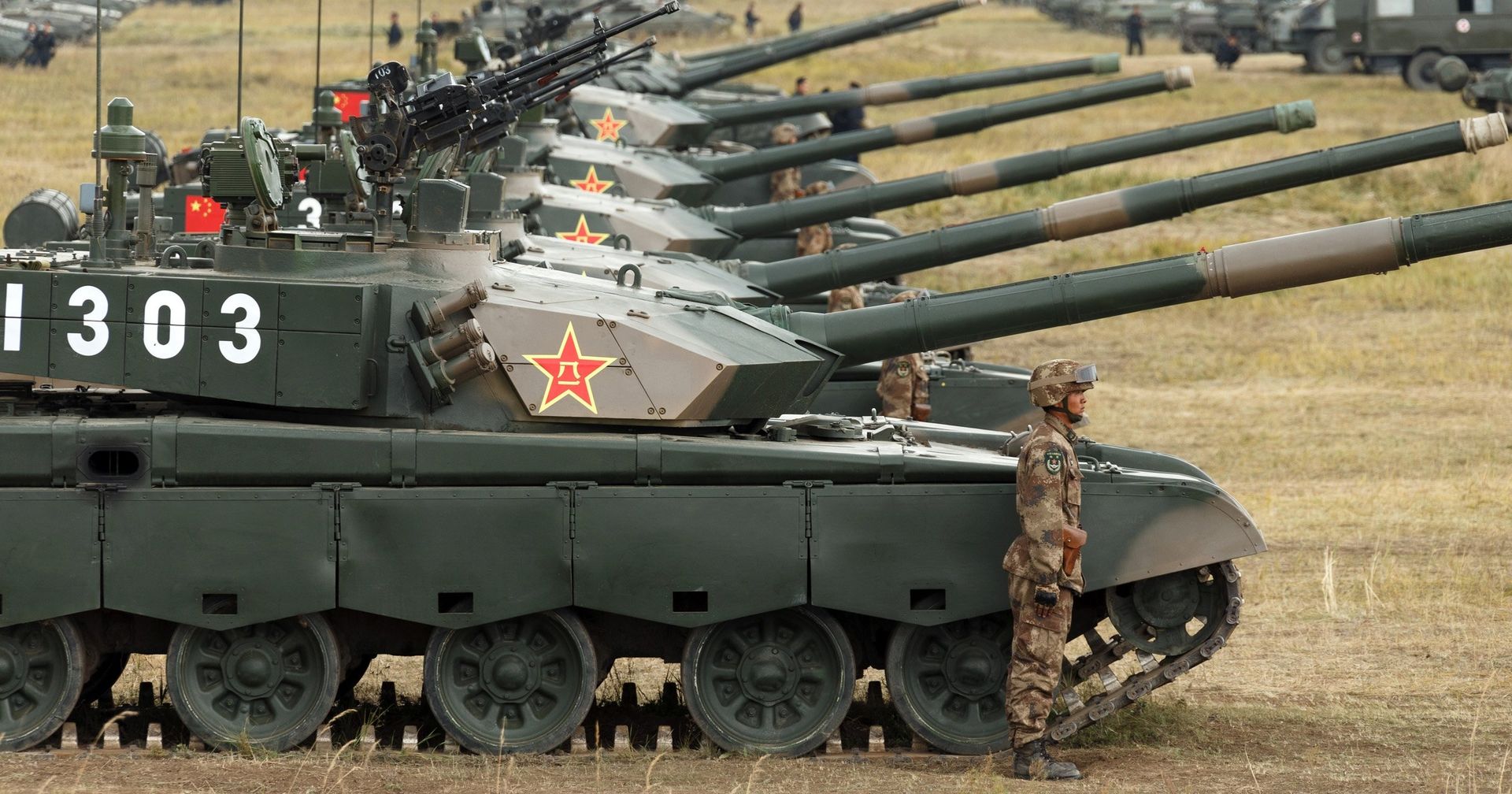Военнослужащий у боевого танка Type 99 (ZTZ-99) Народно-освободительной армии Китая на забайкальском полигоне Цугол во время учений Восток-2018 - ИноСМИ, 1920, 03.09.2020