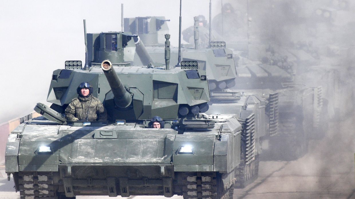 Танк Т-14 Армата во время репетиции Парада Победы на военном полигоне Алабино в Московской области