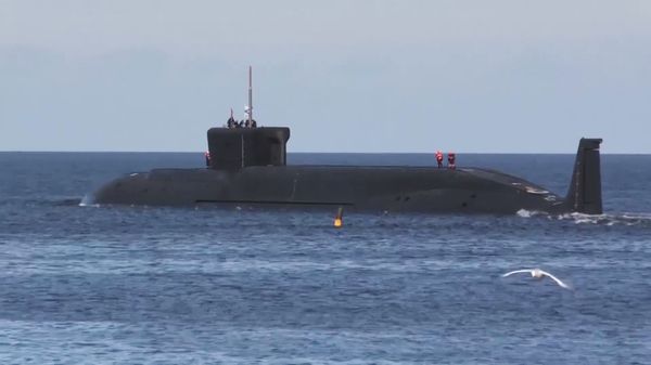 Подводный крейсер Юрий Долгорукий, с которого производится запуск ракет Булава по полигону Кура Подводный крейсер Юрий Долгорукий, с которого производится запуск ракет Булава по полигону Кура