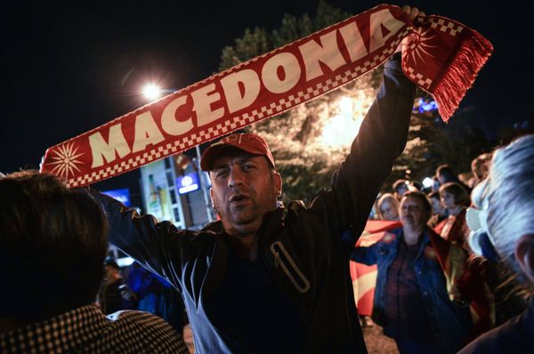 Оппозиционеры в центре города Скопье в день референдума по межправительственному договору с Грецией о переименовании Македонии