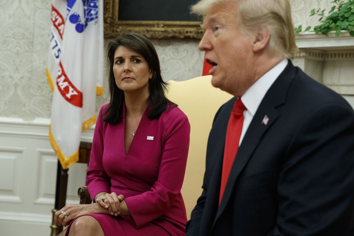 Президент Дональд Трамп выступает во время встречи с уходящим представителем США в ООН Никки Хейли в Вашингтоне