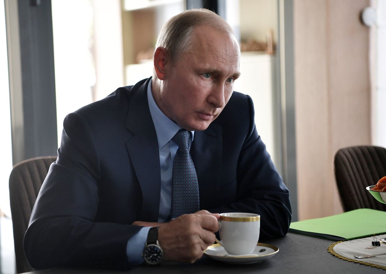Президент РФ Владимир Путин на встрече с мэром города Черемхово Вадимом Семеновым Президент РФ Владимир Путин на встрече с мэром города Черемхово Вадимом Семеновым
