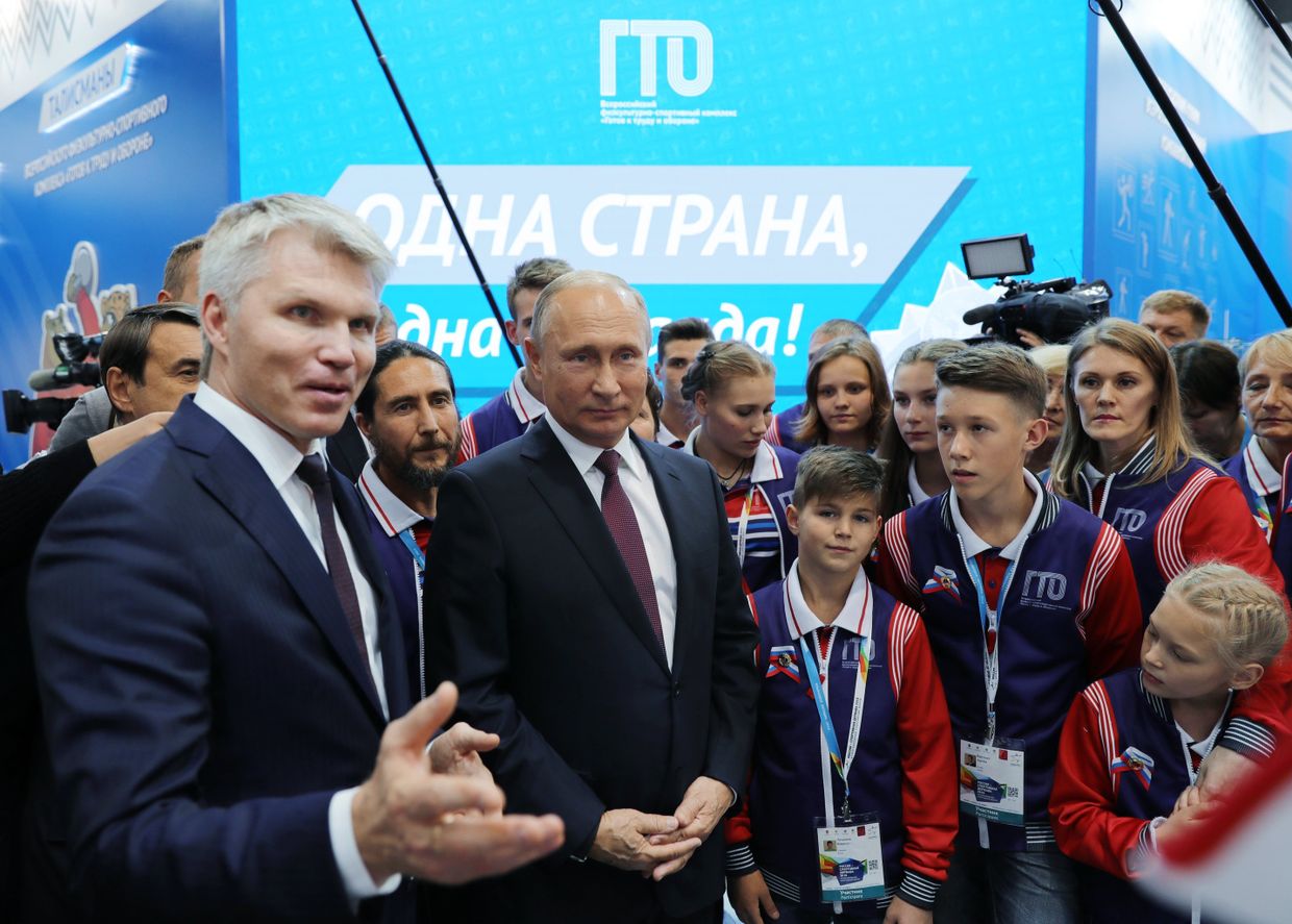 Президент РФ Владимир Путин и министр спорта РФ Павел Колобков на форуме Россия - спортивная держава в Ульяновске. 10 октября 2018