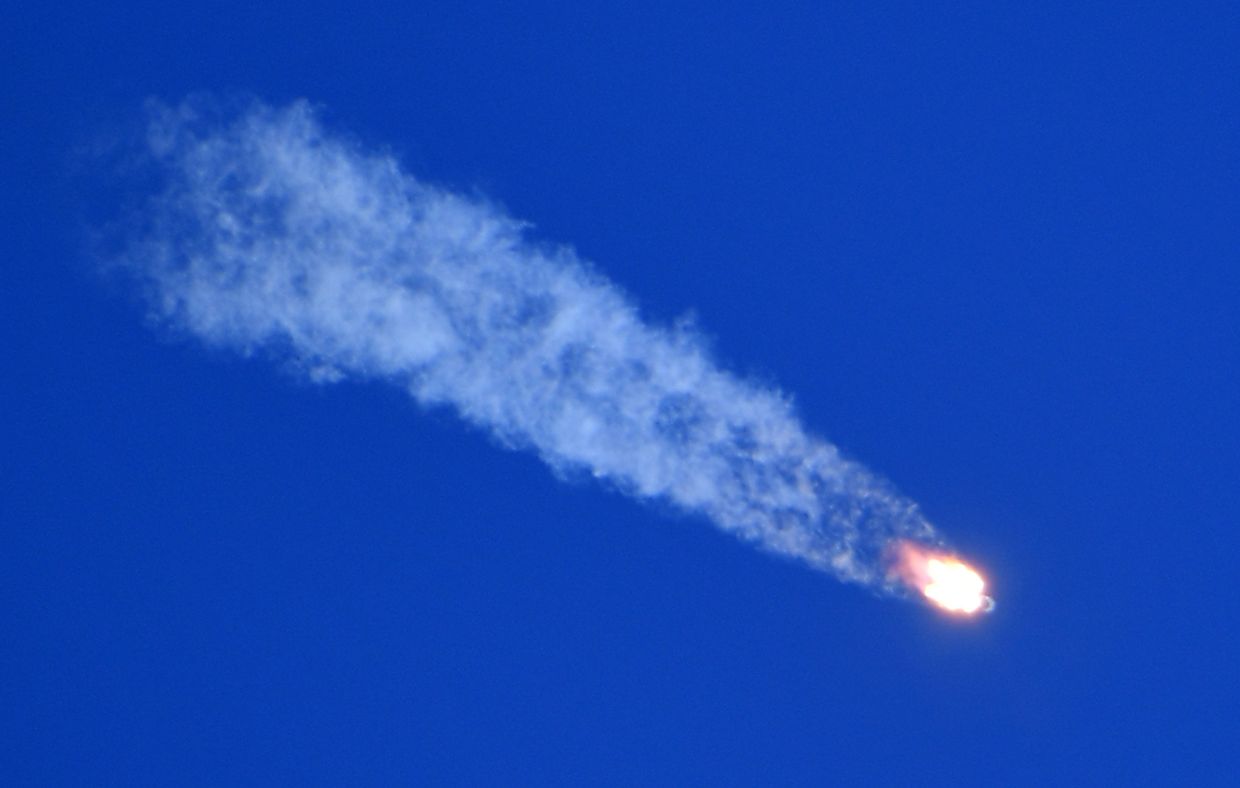 Старт ракеты-носителя Союз-ФГ с пилотируемым кораблем Союз МС-10
