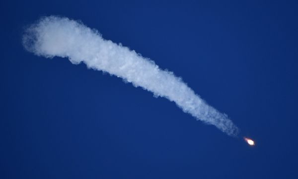 Старт ракеты-носителя Союз-ФГ с пилотируемым кораблем Союз МС-10