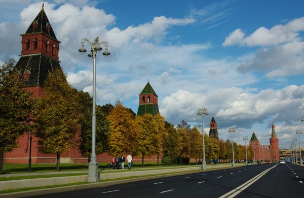 Кремлевская набережная в Москве Кремлевская набережная в Москве