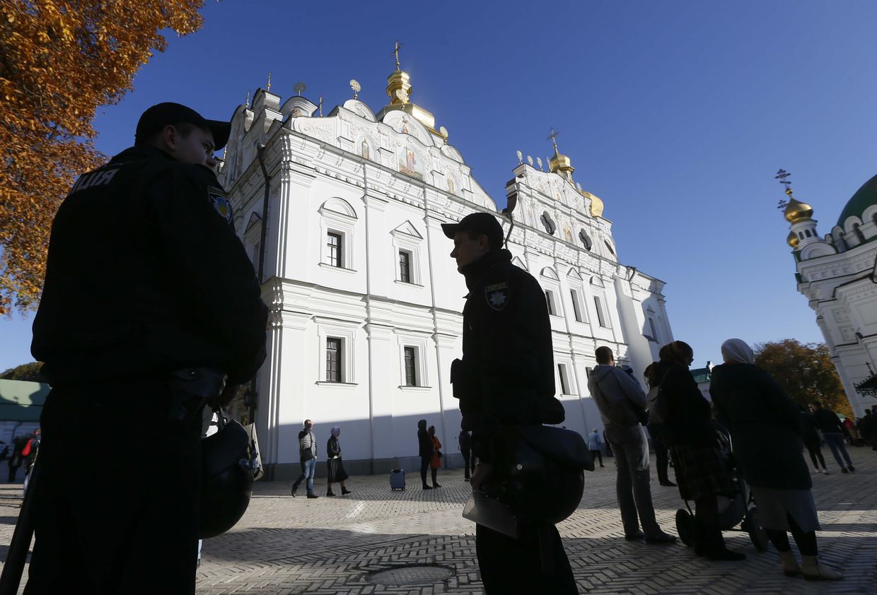 Сотрудники правоохранительных органов Украины у Киево-Печерской Лавры. 14 октября 2018