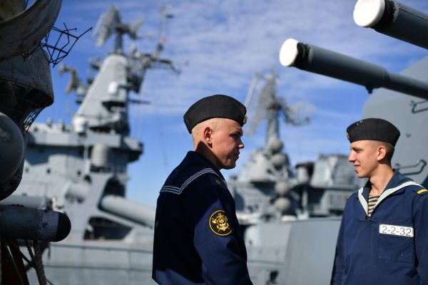 Курсанты ВМФ РФ на учебном корабле Балтийского флота Перекоп