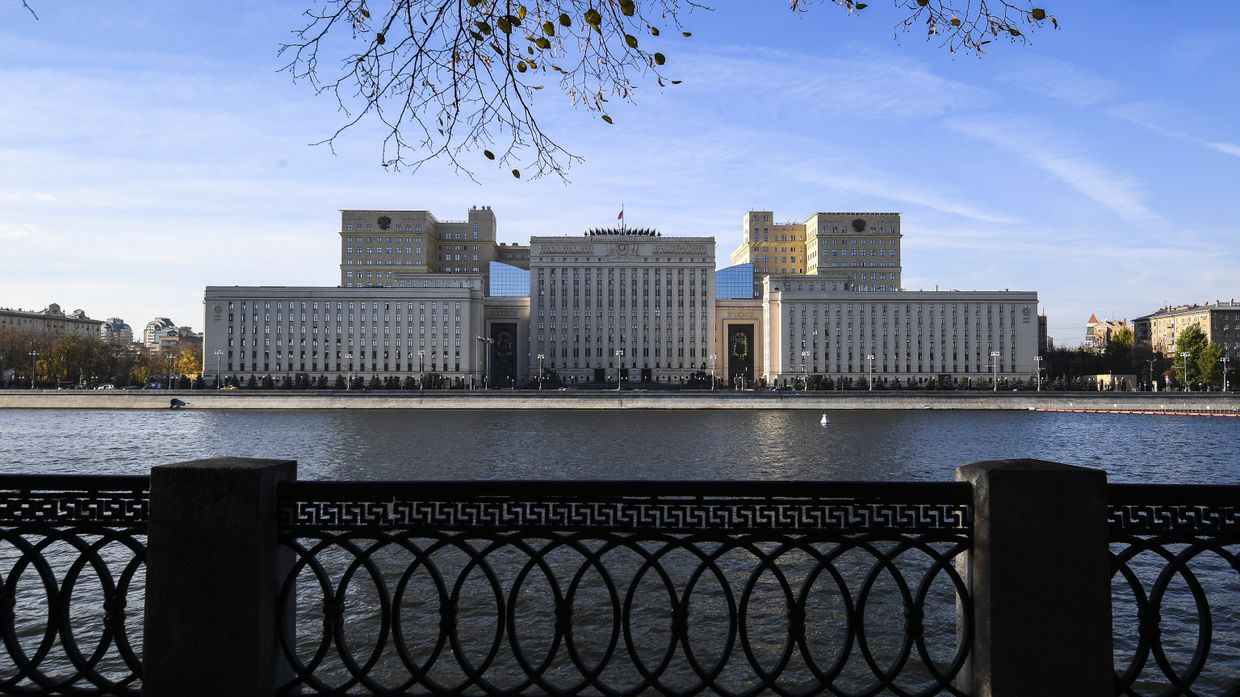 Здание министерства обороны РФ на Фрунзенской набережной в Москве