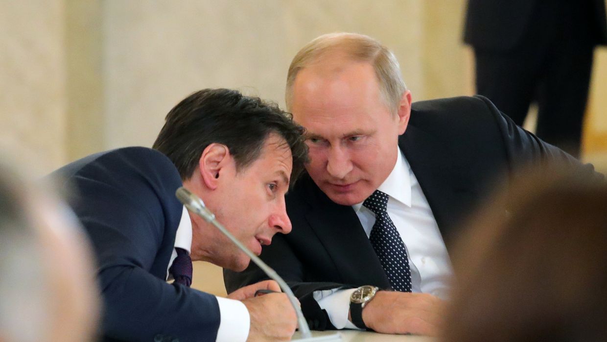 Президент РФ Владимир Путин и премьер-министр Италии Джузеппе Конте во время встречи