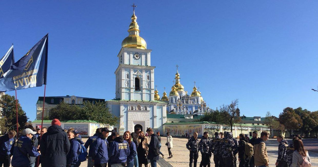 Националисты митингуют у здания министерства иностранных дел Украины с требованием выслать из страны консула Венгрии. 26 сентября 2018 Националисты митингуют у здания министерства иностранных дел Украины с требованием выслать из страны консула Венгрии. 26 сентября 2018