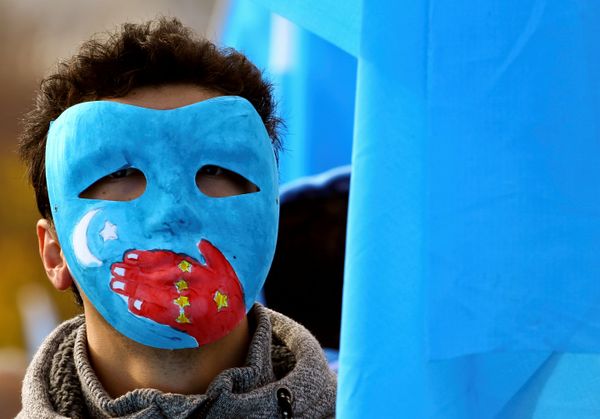 Участники акции протеста против нарушения прав человека в Китае в Женеве, Швейцария