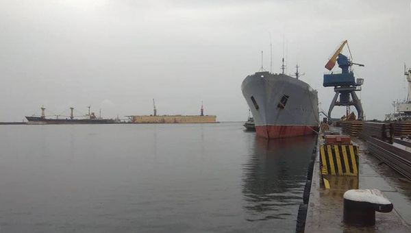 Корабль ВМС Украины в Мариуполе Корабль ВМС Украины в Мариуполе