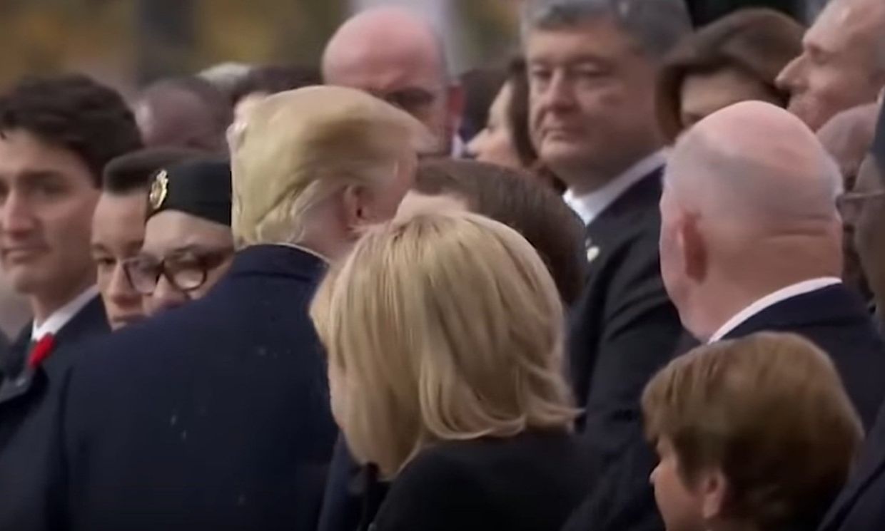 Трамп не подал руки Порошенко