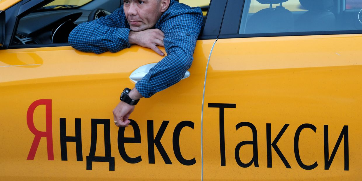 Водитель автомобиля Яндекс.Такси в Москве