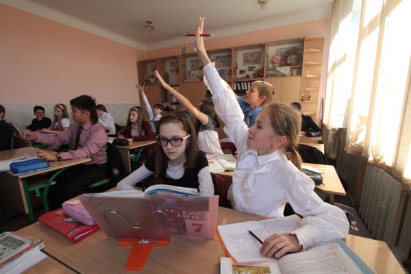 Ученики восьмого класса киевской гимназии №153