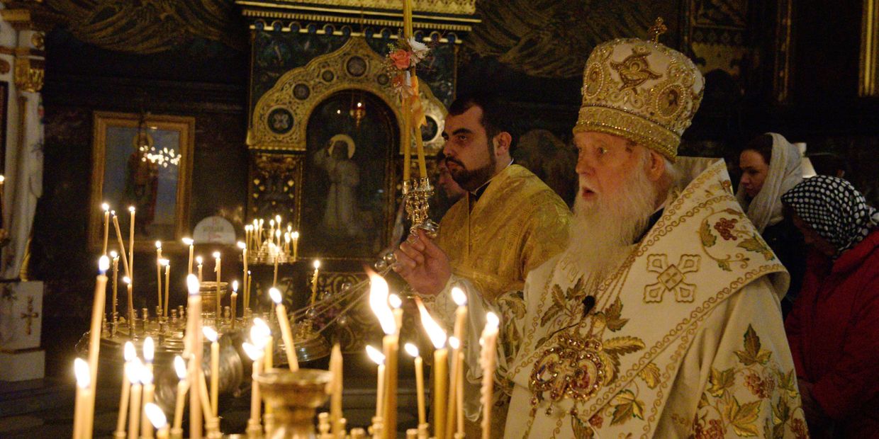 Патриарх Филарет (предстоятель неканонической церковной структуры Украины) во время службы во Владимирском соборе в Киеве
