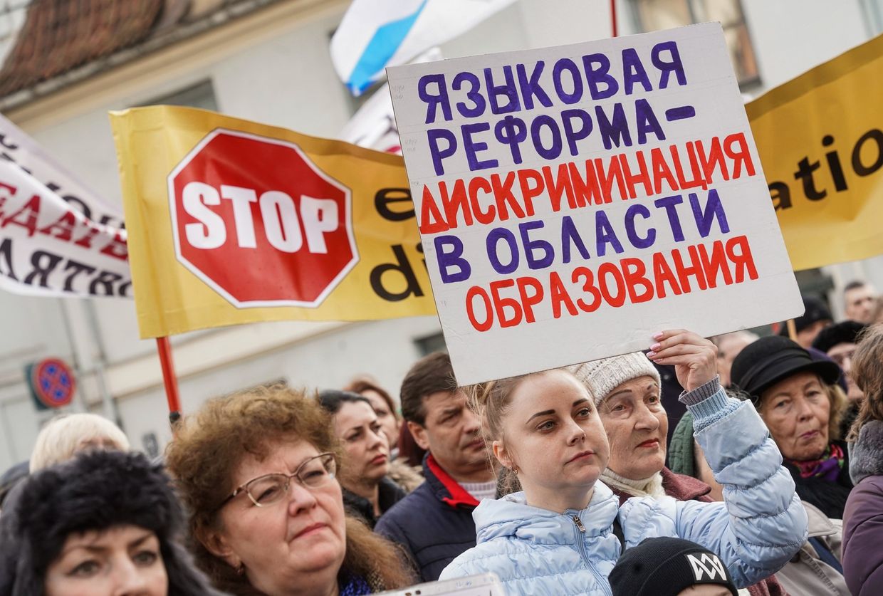 Марш разгневанных родителей в Риге