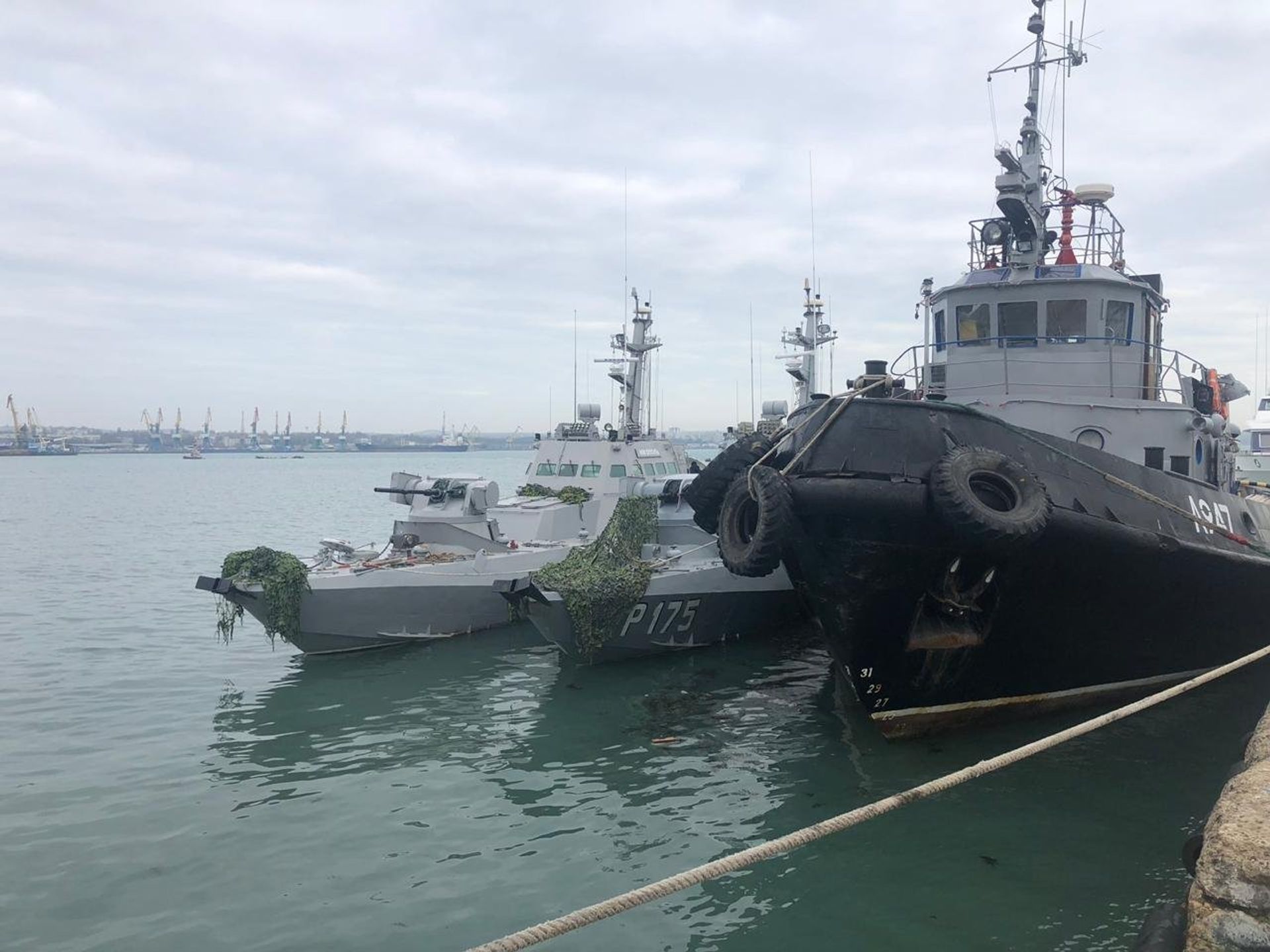 Корабли ВМС Украины, задержанные пограничной службой РФ за нарушение государственной границы России, в порту Керчи - ИноСМИ, 1920, 27.11.2020
