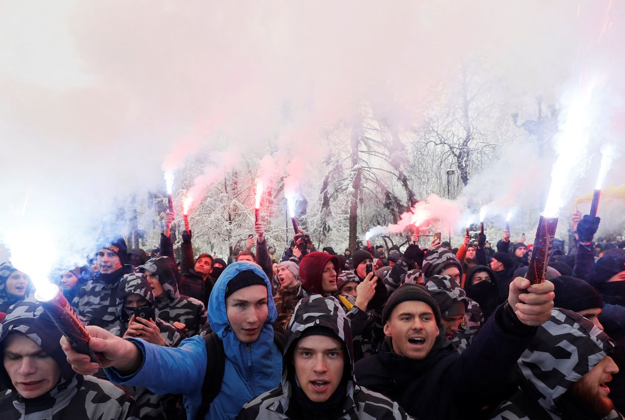 Участники акции у здания администрации президента Украины в Киеве. 26 ноября 2018