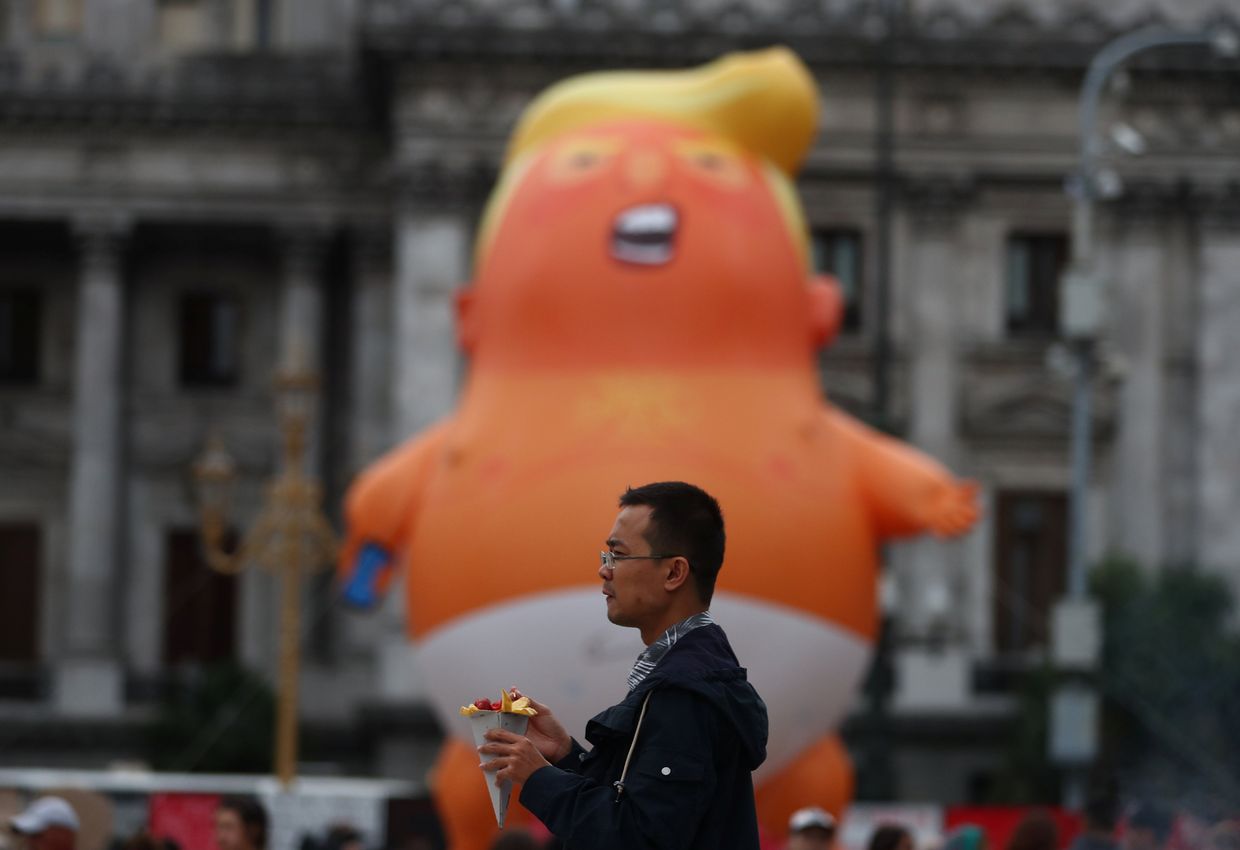 29 ноября 2018. «Малыш Трамп» у здания парламента в Буэнос-Айресе в преддверии саммита Большой двадцатки