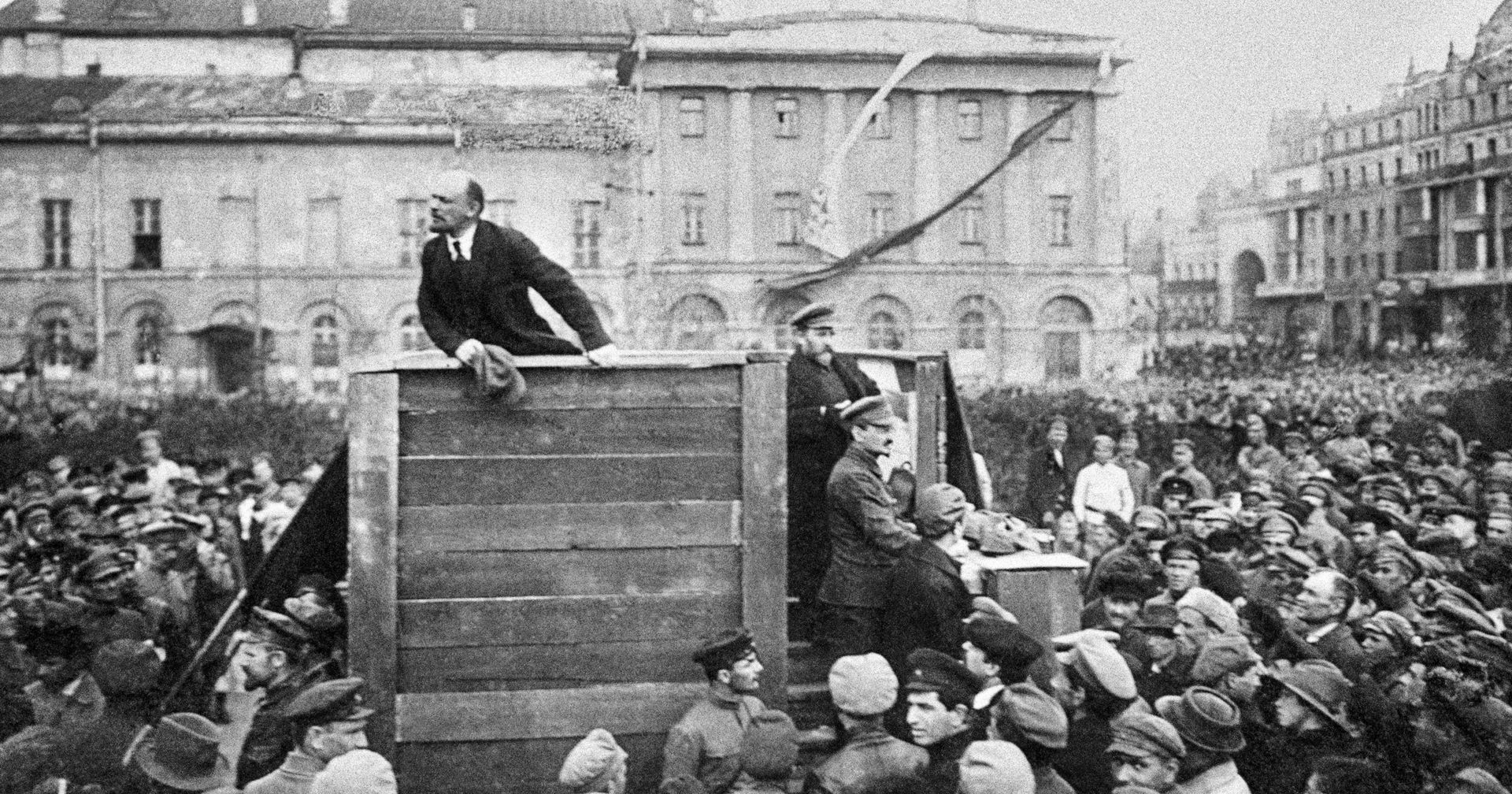 Выступление Владимира Ленина с трибуны на площади перед народом и соратниками - ИноСМИ, 1920, 21.10.2020