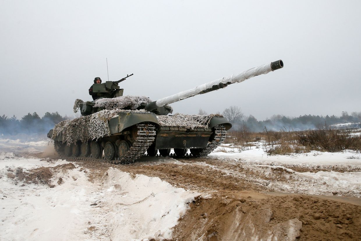 Украинские солдаты во время военных маневров в Черниговской области, Украина