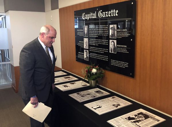 Мемориал в честь пятерых журналистов Capital Gazette из Аннаполиса, застреленных во время атаки на редакцию издания