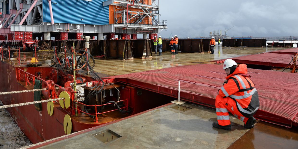 Рабочие на строительной площадке завода «Ямал СПГ» и морского порта Сабетта