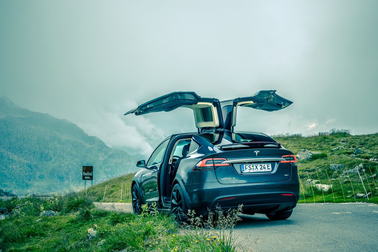 Tesla Model X 90D