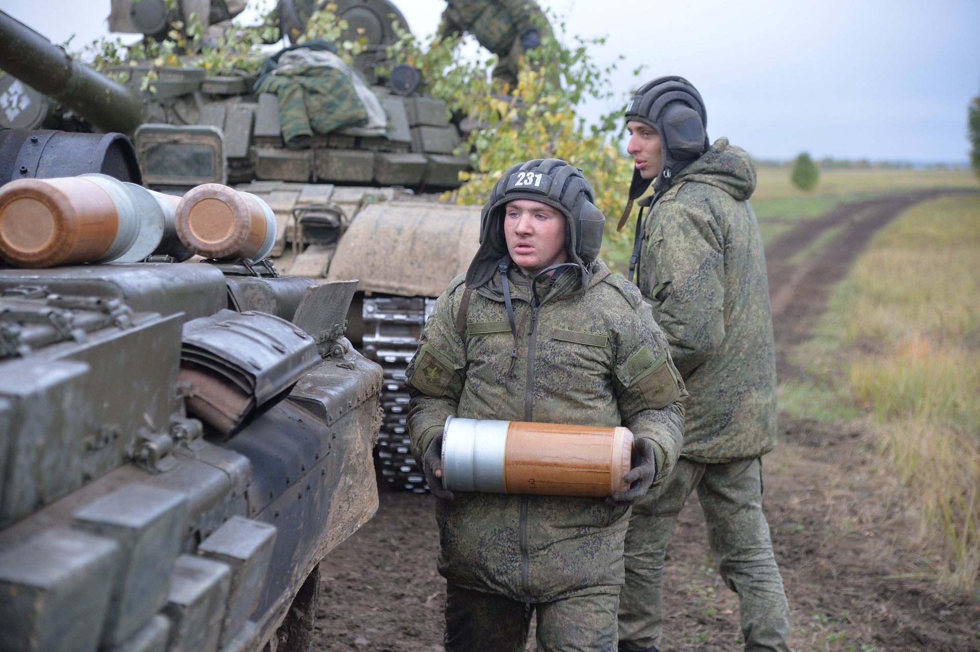 Военнослужащие 90-ой гвардейской танковой дивизии - ИноСМИ, 1920, 06.03.2025